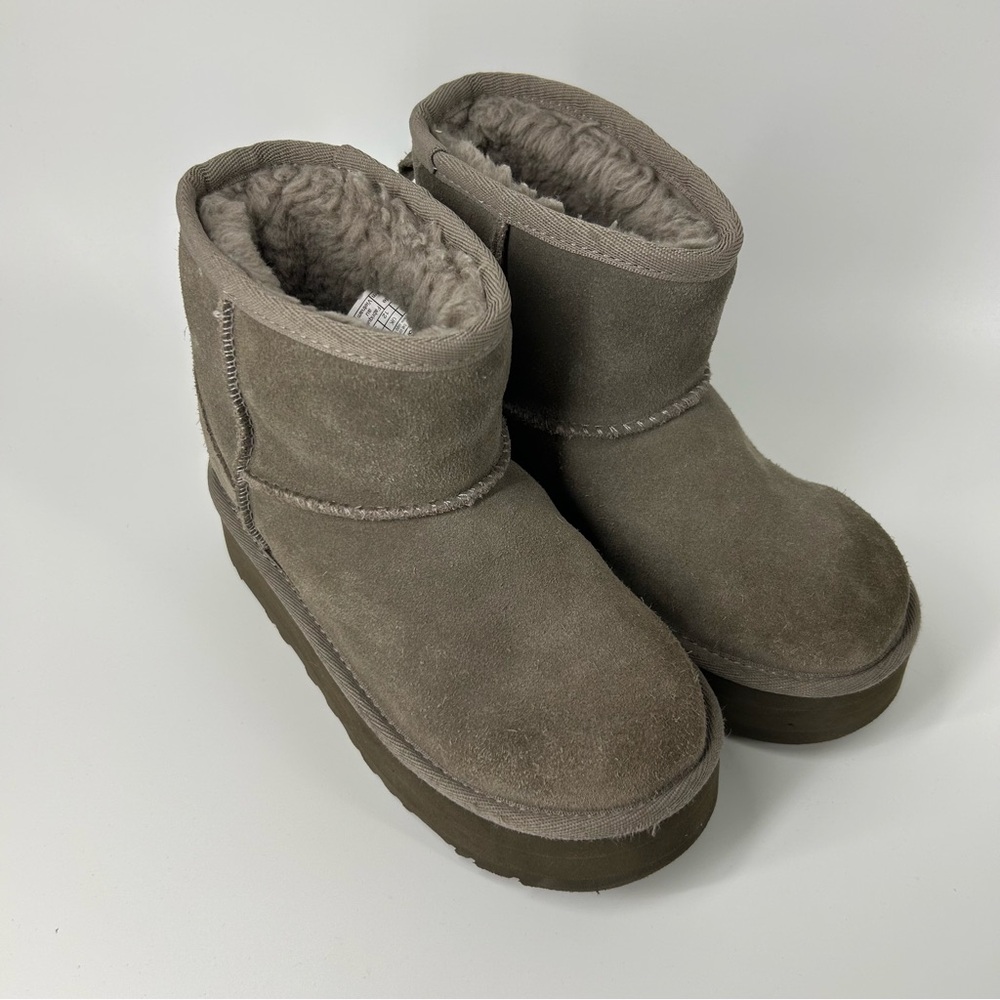 UGG Kids Grey Platform Snow Boots Size 13
